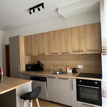 With Parking Apartman Budva