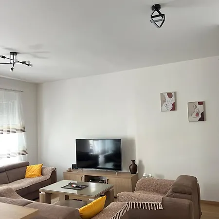 With Parking Apartman Budva