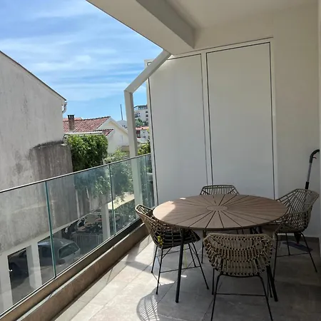 With Parking Apartman Budva